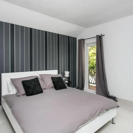 Villa Terra -Fontana Guest house *